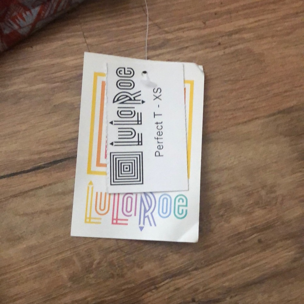 LuLaRoe Shirt - Picture 2 of 5